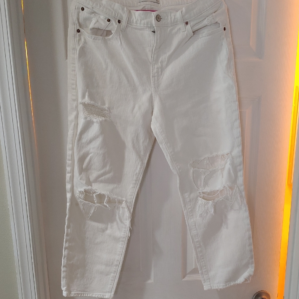 Abercrombie & Fitch White Distressed Cropped Jeans